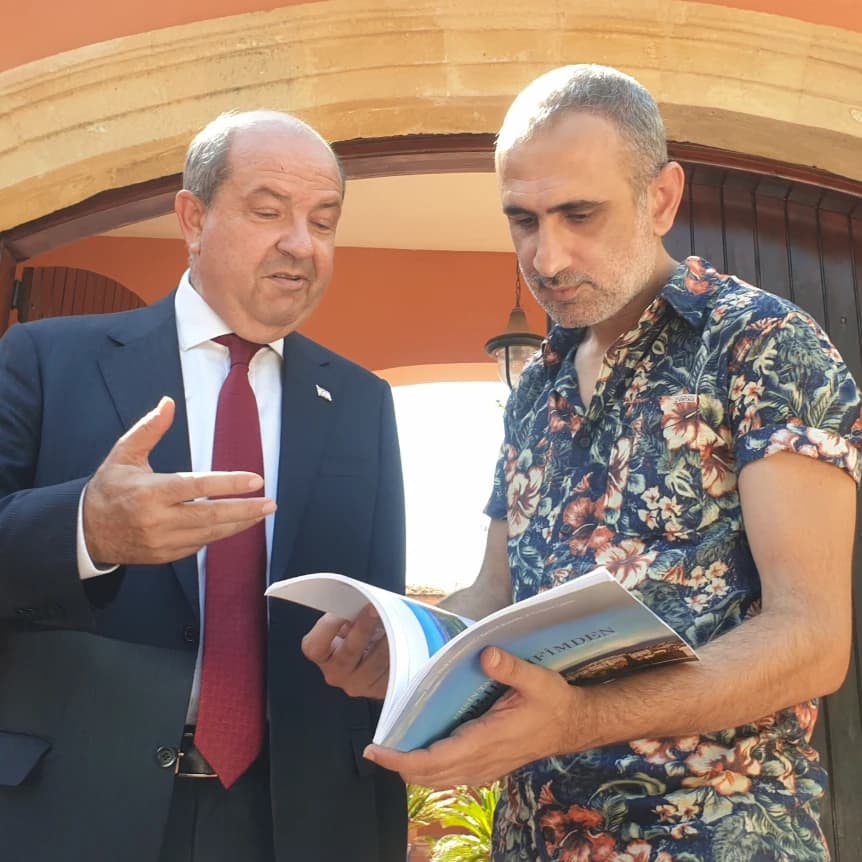 Bir yayını birlikte incelerken