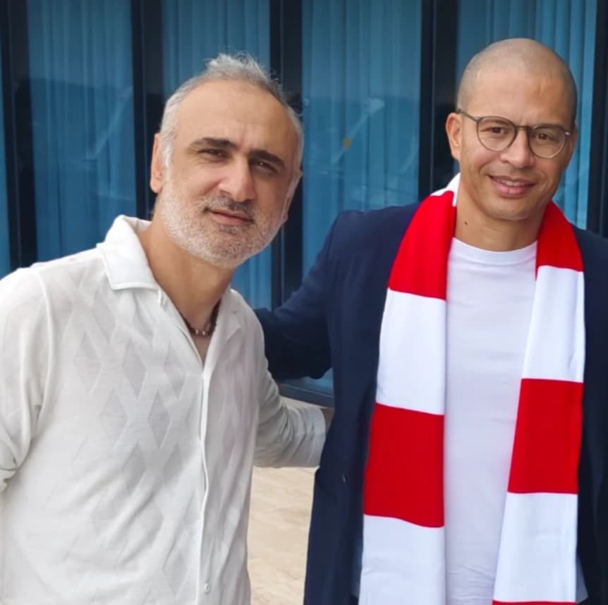 Bir buluşmada hatıra fotoğrafı